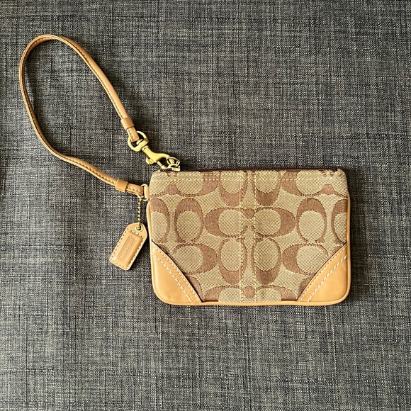 Coach Handbags - Coach Wristlet